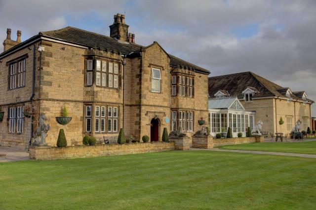 Rogerthorpe Manor Hotel