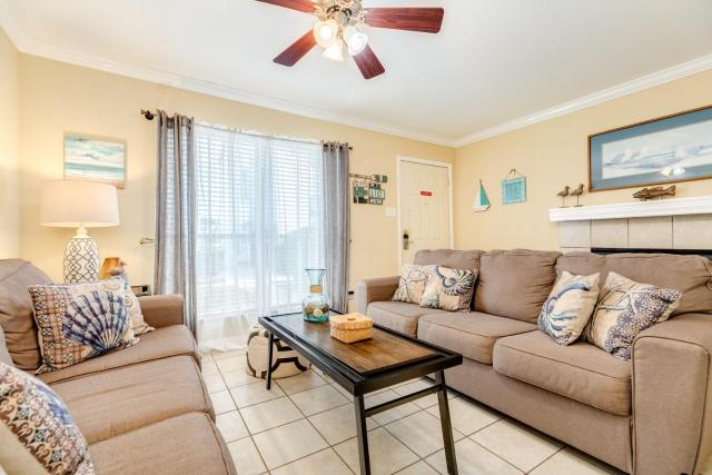 Sandpiper Stay Condo - Pool Near Beach and Seawall!