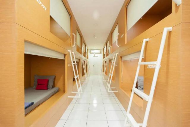 RedDoorz Hostel near Taman Puring