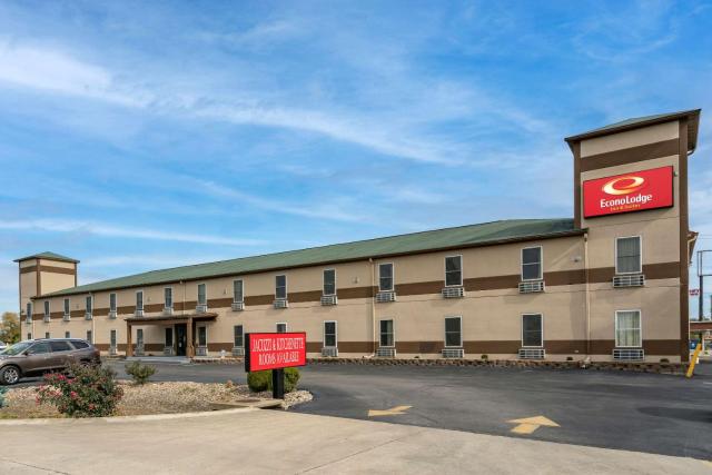 Econo Lodge Inn & Suites