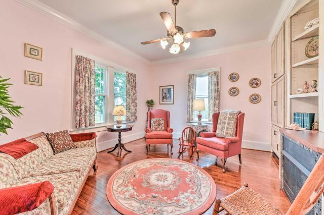 Elegant and Spacious Retreat about 18 Mi to Lake Norman!