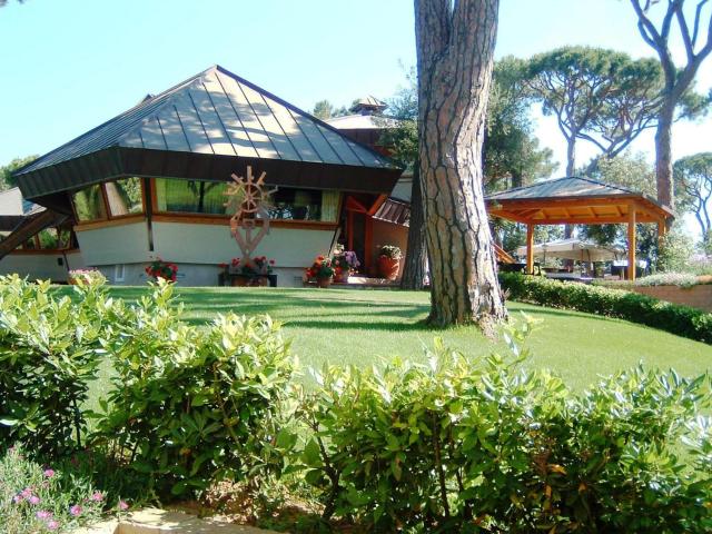 La Bussola Beach Hotel