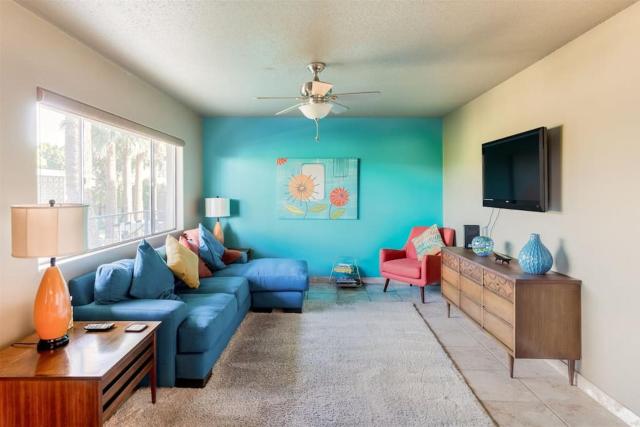 Mid century modern condo near Old Town, pool & BBQ