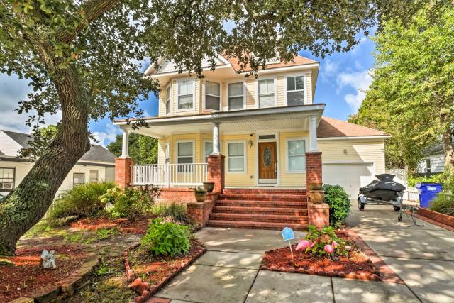 Stately Norfolk Home with Fenced Yard Walk to Beach