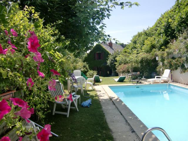 L OUSTALOU MAISON D HOTES DE CHARME EN AUVERGNE PISCINE PRIVEE CHAUFFéE