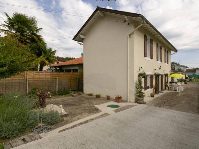 Charming town centre house with garden