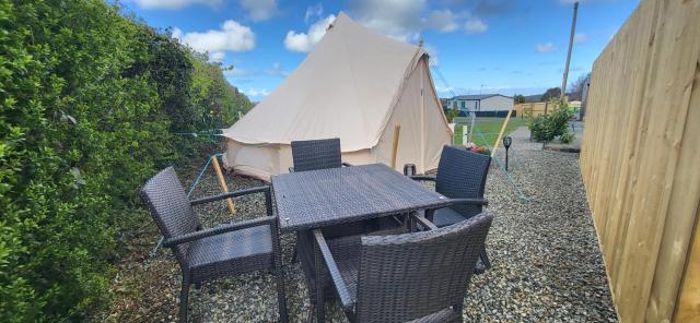 B&B Glamping Bell Tents at The Ring Pub