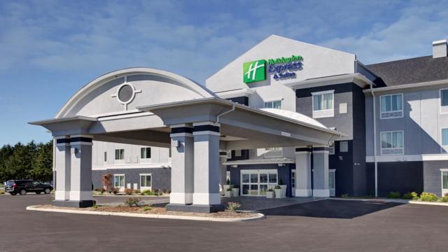 Holiday Inn Express & Suites North Fremont, an IHG Hotel