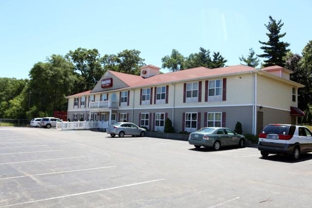 Hometown Inn & Suites