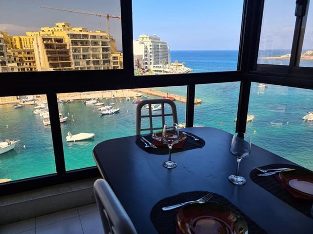 Spinola Bay Sea Front Apt 6