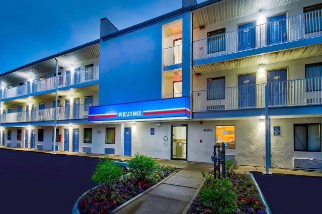 Motel 6-Warren, MI - Detroit East