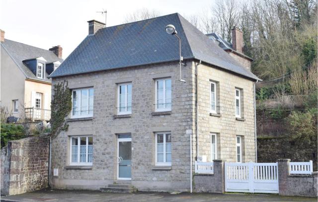 Cozy Home In Gavray With Kitchen