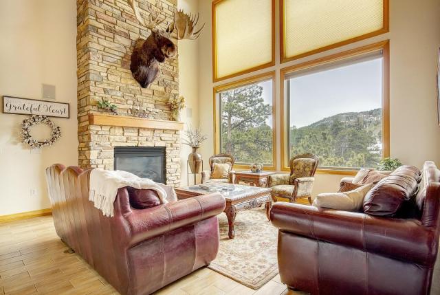 Secluded & Spacious Mountain Getaway