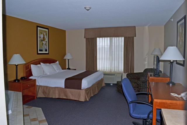 Paola Inn and Suites