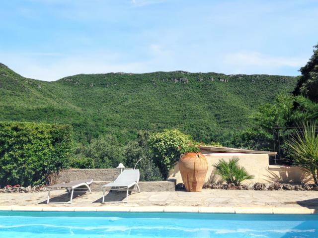 Maison charmante a Saint Julien de la Nef avec piscine partagee