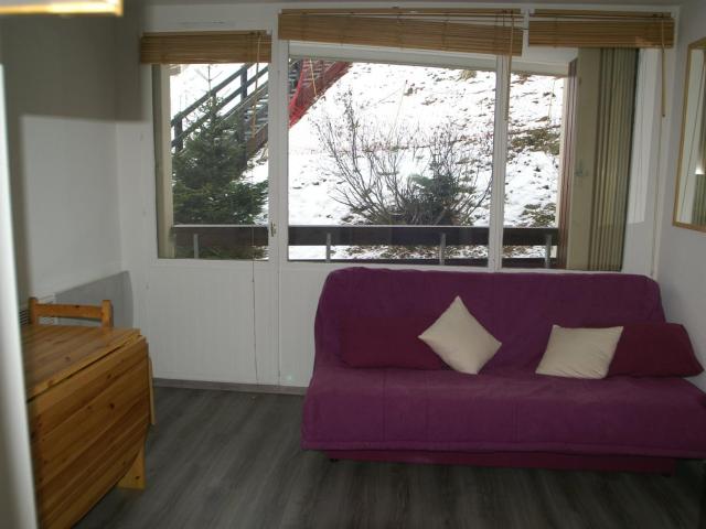 Studio cabine avec balcon et équipements pratiques - FR-1-557-54