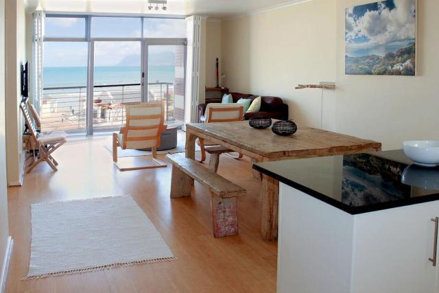 Surfers Sea Loft