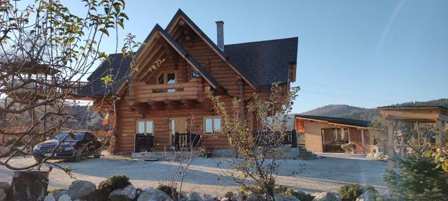 Cabana lemn rotund cu ciubar de închiriat Bucovina Chalet