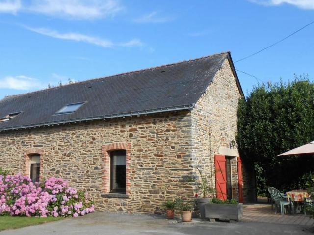 Gîte calme avec jardin clos, équipements complets et activités sur place à Callac - FR-1-306-1130