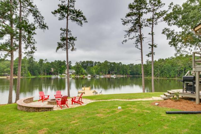 Waterfront Lakehouse with Private Dock and Fire Pit!