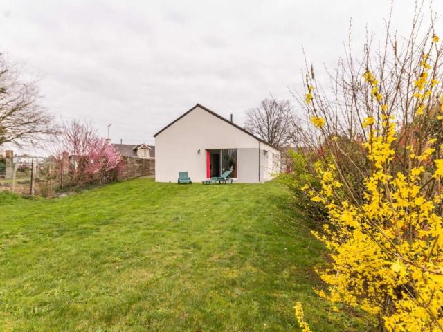 Maison contemporaine à Nozay avec jardin clos, proche Nantes : 3 chambres, Wi-Fi, garage vélos/motos - FR-1-306-1178