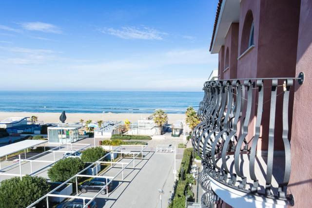 Hotel Trevi Riccione, in centro sul mare