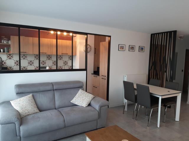 Appartement T3 rénové à 10 min du centre-ville avec balcon, garage et WIFI à Saint-Jean-de-Luz - FR-1-239-584