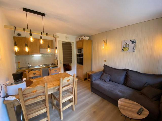 Appartement cosy rénové, sur les pistes, balcon, parking - FR-1-445-159