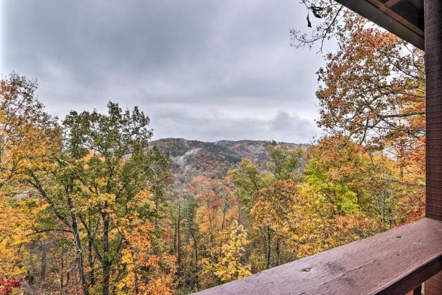 Scenic Sevierville Cabin Hot Tub, Panoramic Views