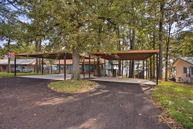 Cozy Cottage on Lake O The Pines with Lake Views!