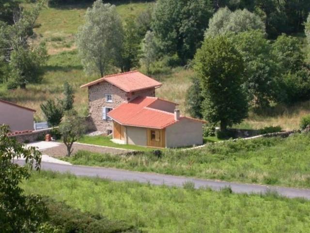 Maison de Charme à Proximité du Puy-en-Velay avec Jardin et Équipements Famille - FR-1-582-117