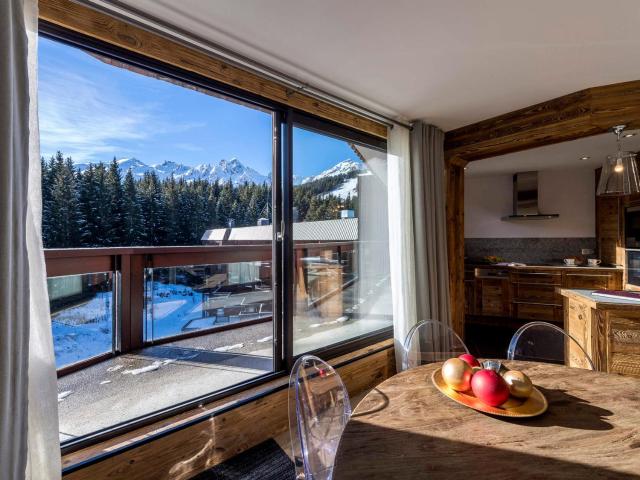 Appartement de standing à Courchevel avec vue, proche des pistes, parking inclus - FR-1-575-59