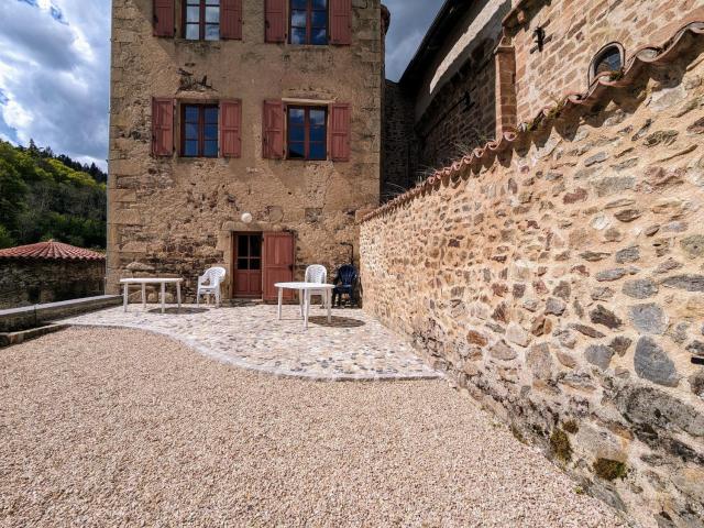 Gîte charmant 5 pers. à Saint-Vert: nature, calme, proche rivières et sites touristiques - FR-1-582-223