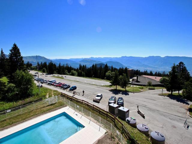 Studio cabine à Chamrousse 1750, pied des pistes avec balcon et piscine en été - FR-1-549-33