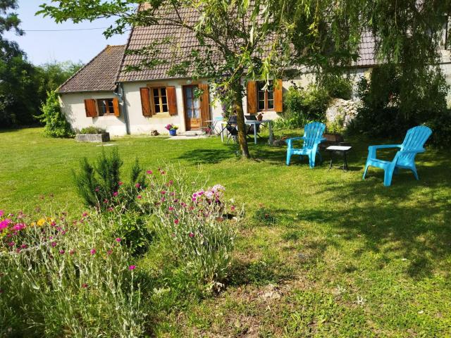 Gîte au calme avec verger, à proximité de randonnées et sites culturels - FR-1-586-9