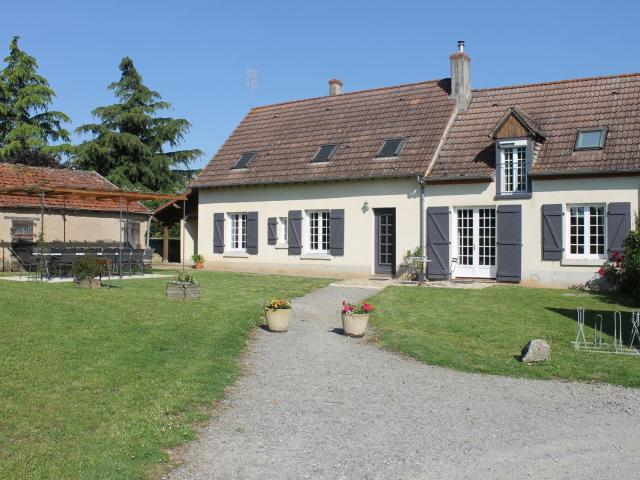 Gîte spacieux en pleine nature avec grand jardin, activités extérieures, proche sites historiques et commerces - FR-1-591-185