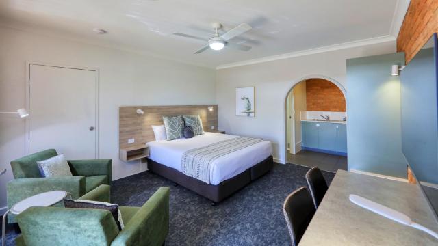 Hamilton Henry Parkes Motor Inn