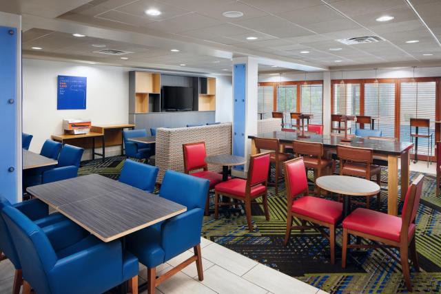 Holiday Inn Express & Suites Jacksonville South East - Medical Center Area, an IHG Hotel