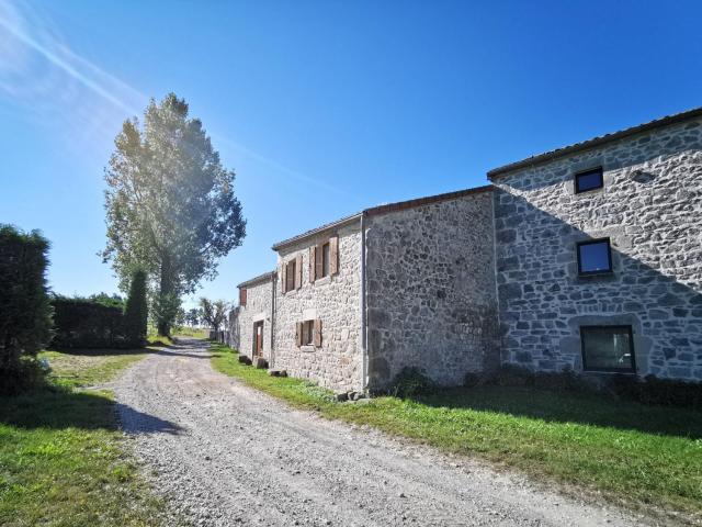 Gîte de charme en campagne, 5-8 pers., cheminée, nature, proche Pilat, activités à proximité - FR-1-582-269