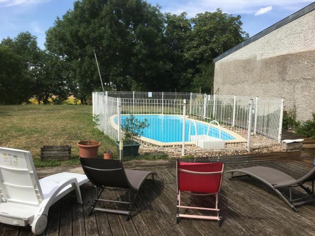 Grand gîte avec piscine, cheminée et terrasse près de Lunéville, idéal pour familles et groupes - FR-1-584-84