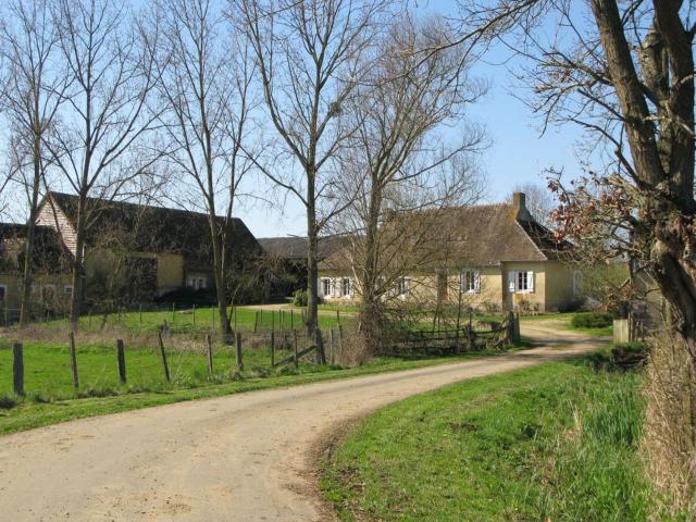 Maison Spacieuse et Indépendante avec Jardin et Terrasse, Idéale pour Observer la Nature en Sarthe - FR-1-410-215