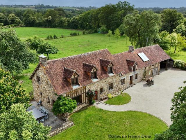 Maison Authentique avec Jeu de Société, Terrasse et Jardin, Idéale pour Tribu - FR-1-497-142