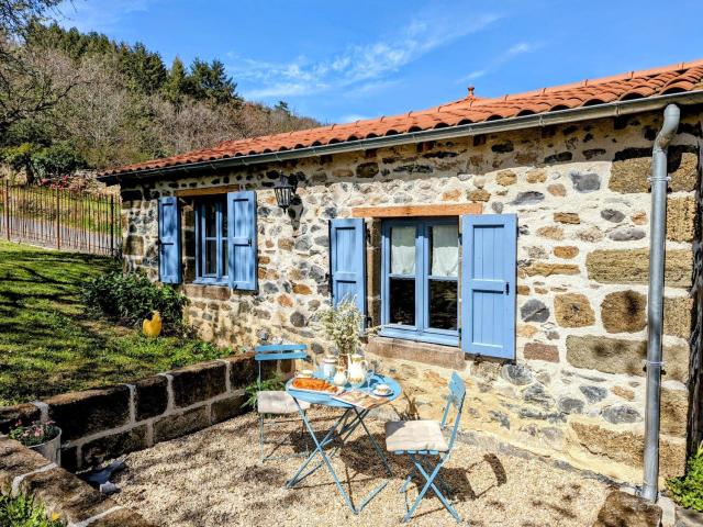 Cabane de Vigne en Auvergne pour Escapade Romantique - FR-1-582-74