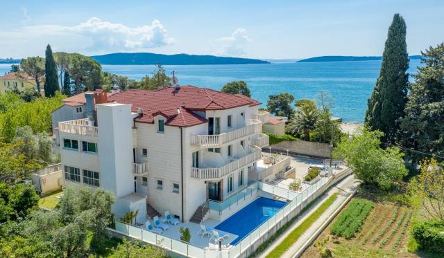 Hotel Riva Kaštela with swimming pool