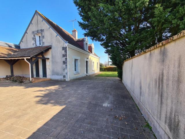 Maison de Charme avec Piscine Chauffée et Tennis à Proximité du Zoo de Beauval - FR-1-591-26