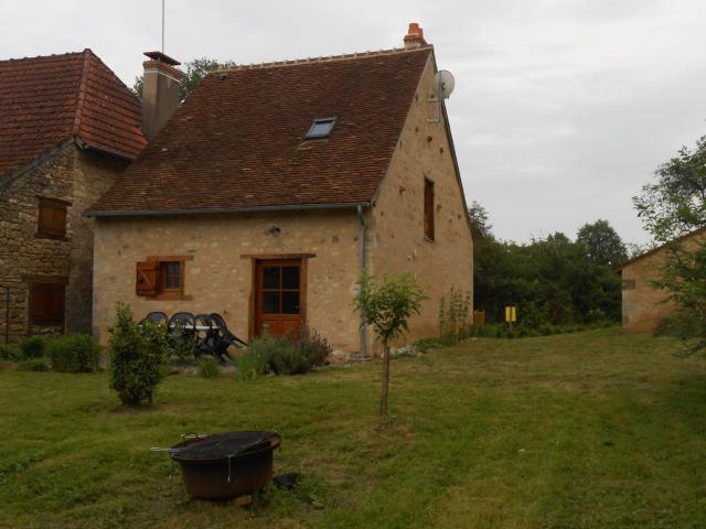 Maison de Caractère Rénovée avec Jardin, Terrasse, et Proche du Château Guillaume - FR-1-591-131