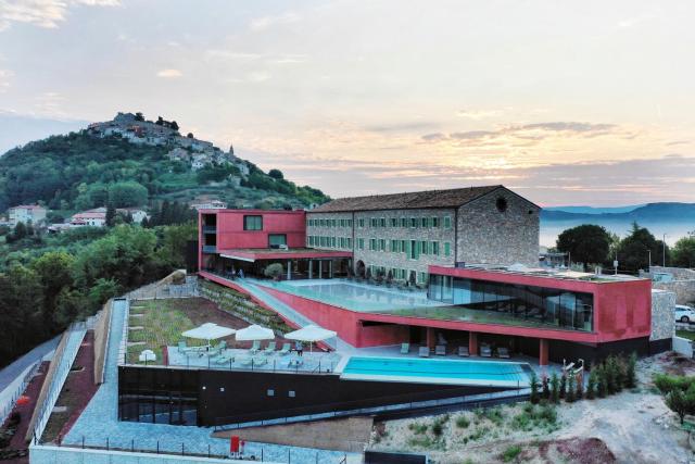 Winery & Design hotel ROXANICH