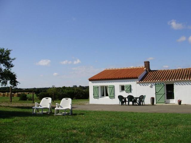 Gîte authentique avec cheminée, terrasse privée, accessible PMR, pêche et activités ULM - Vendée - FR-1-426-431