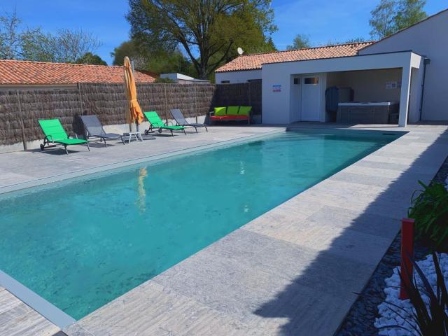 Maison de charme rénovée avec piscine, spa et proximité des plages vendéennes - FR-1-426-464