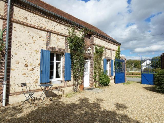 Charmante maison avec piscine chauffée, cour fermée, proche Dreux et Chartres - FR-1-581-6